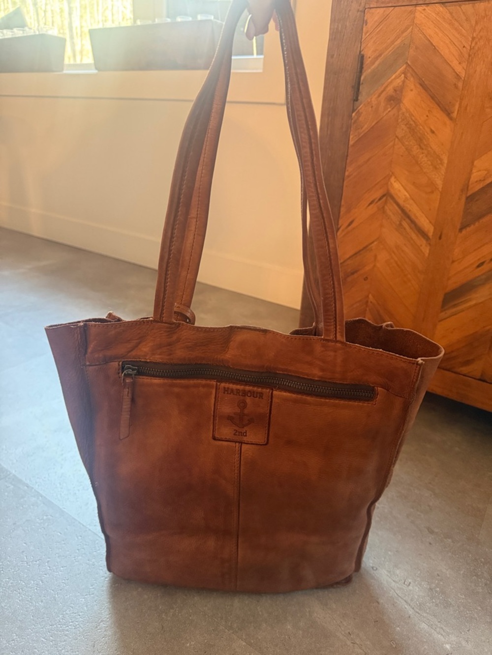 Barbour 2nd Stud-Trim Genuine Leather Tote in Rich Chestnut Brown - Picture 3 of 13